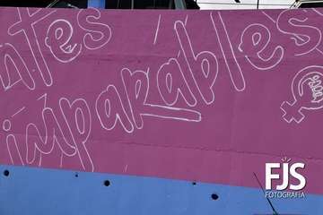  Mural y banderolas violetas en Telde por el 8-M/Francisco Javier Santana.